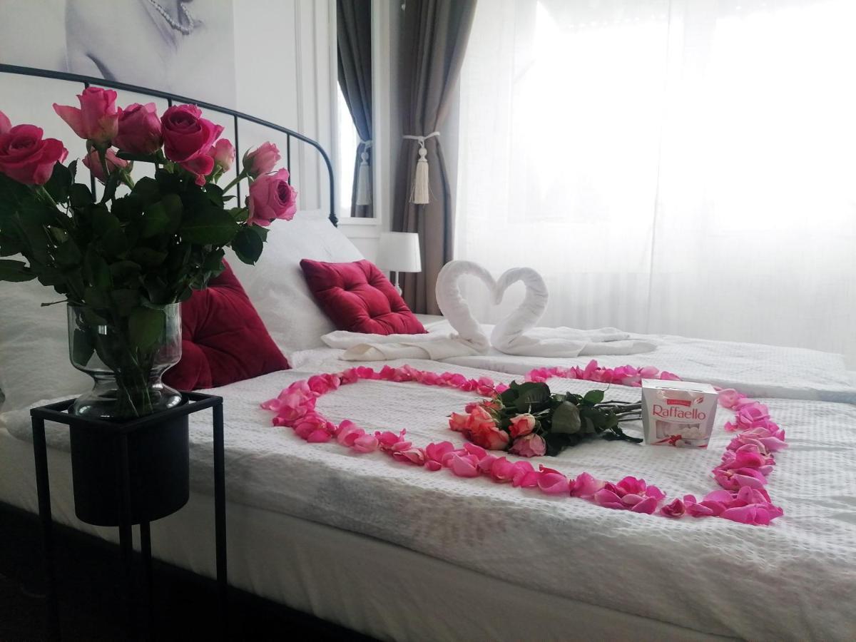 Lara Suite Сомбатели Екстериор снимка