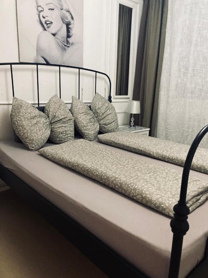 Lara Suite Сомбатели Екстериор снимка