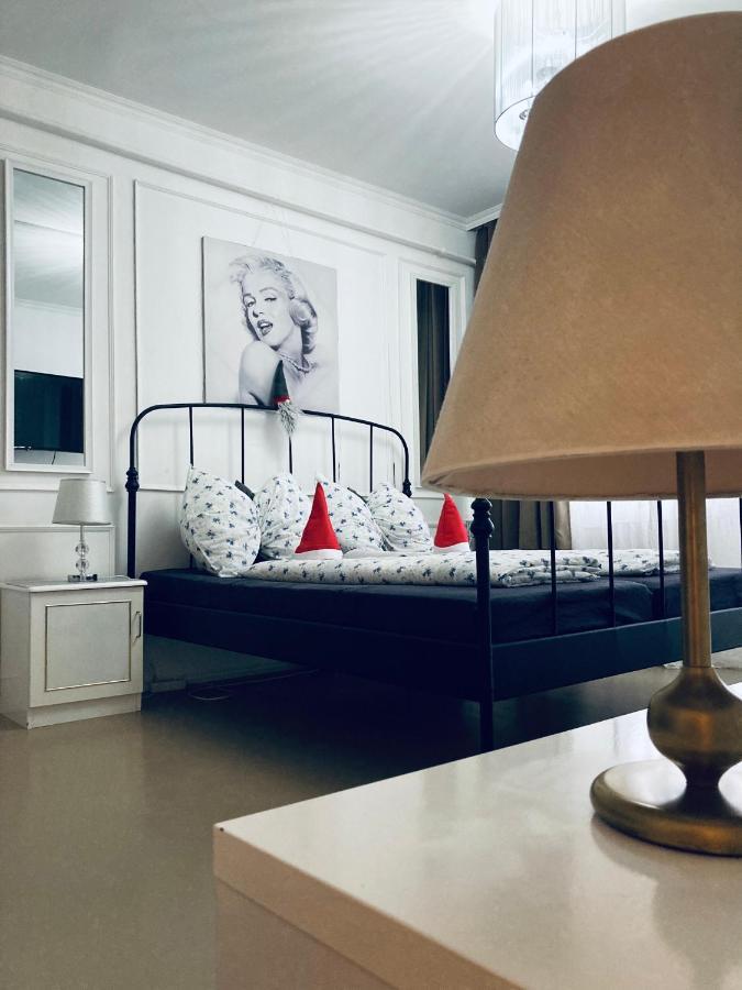 Lara Suite Сомбатели Екстериор снимка
